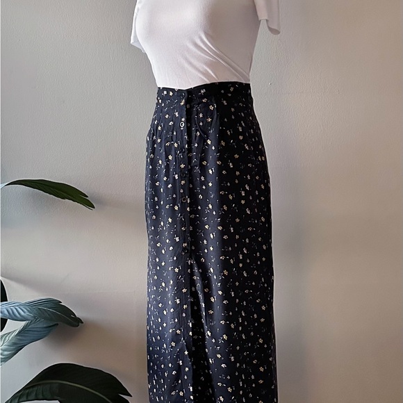 Motel ‘Rima’ floral midi skirt - Picture 2 of 5
